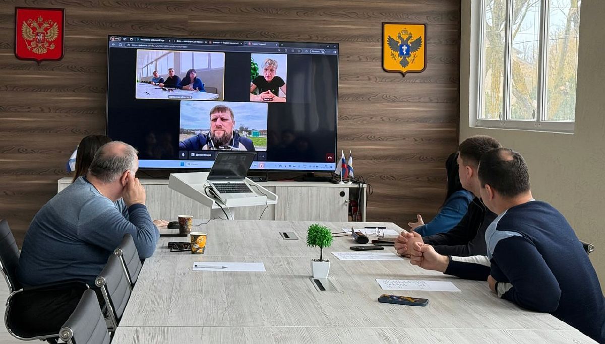 Телеміст з «іспанською журналісткою» Єлєною Крюк